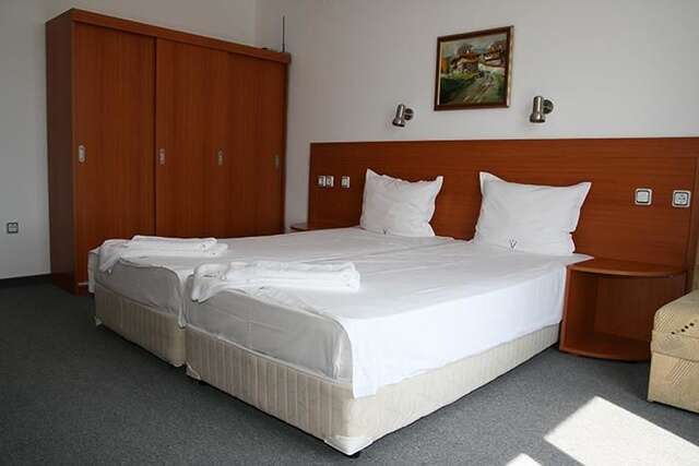 Отель Hotel Veleka Черноморец-7